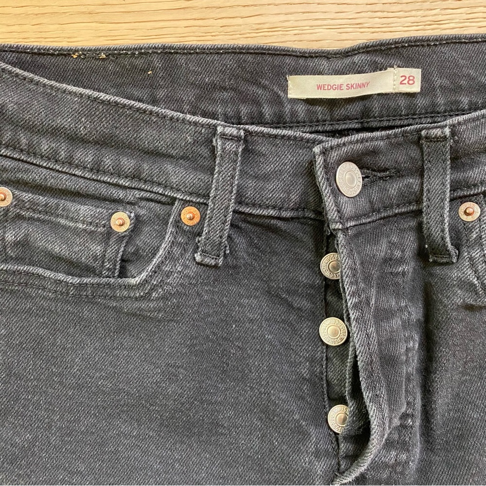 Levi's Wedgie Black High-Rise Button Fly Skinny Jeans Size 28 - Picture 3 of 6